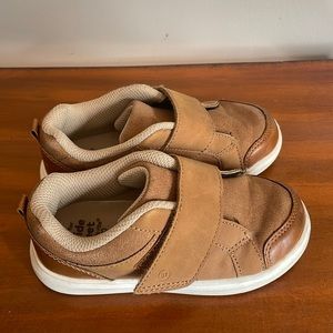 Stride rite slip on shoes.  Very comfortable and worn a few times.